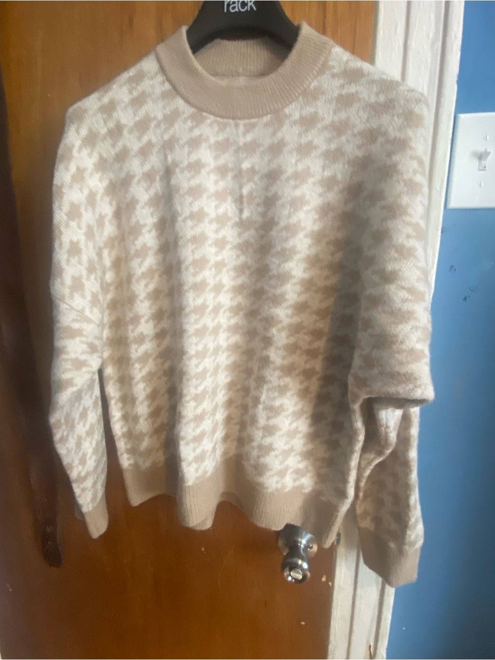 Abercrombie & Fitch Beige and Cream Houndstooth Crewneck Sweater